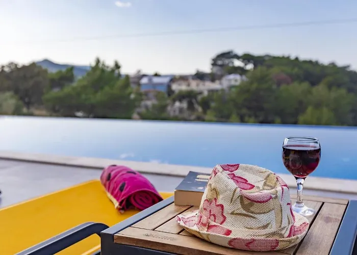 Akbel 2 Bedroom 8199 *