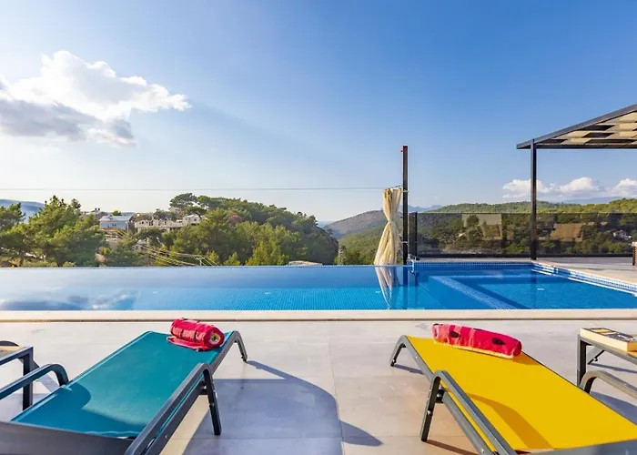 Villa Akbel 2 Bedroom 8199 *