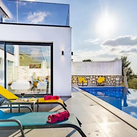 Villa Akbel 2 Bedroom 8199