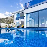Villa Akbel 2 Bedroom 8199
